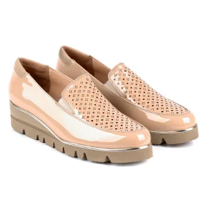 Mocasines de charol con elástico lateral y suela confort para dama